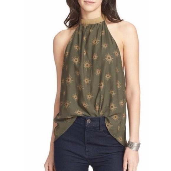 Elegant Halter Neck Sunburst Top - Picture 2 of 9